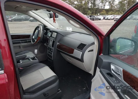 2010 Chrysler Town & Country Touring Plus из США, поврежденный, VIN 2A4RR8DX7AR428331